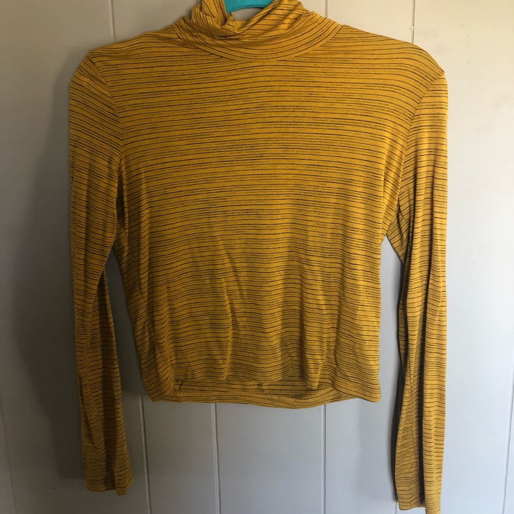 patterned turtle neck